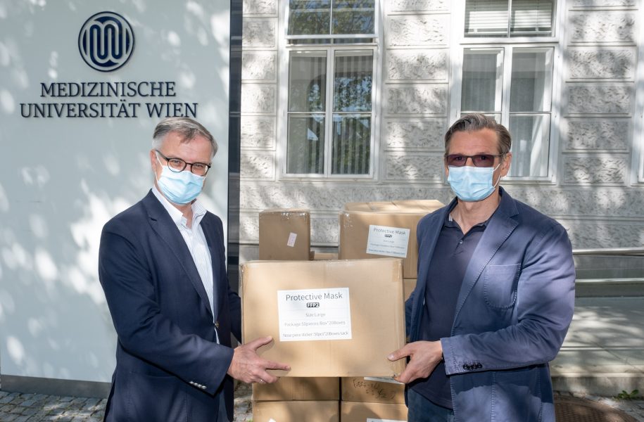 Alex Schütz C-Quadrat spenet Schutzmasken an Meduni Wien